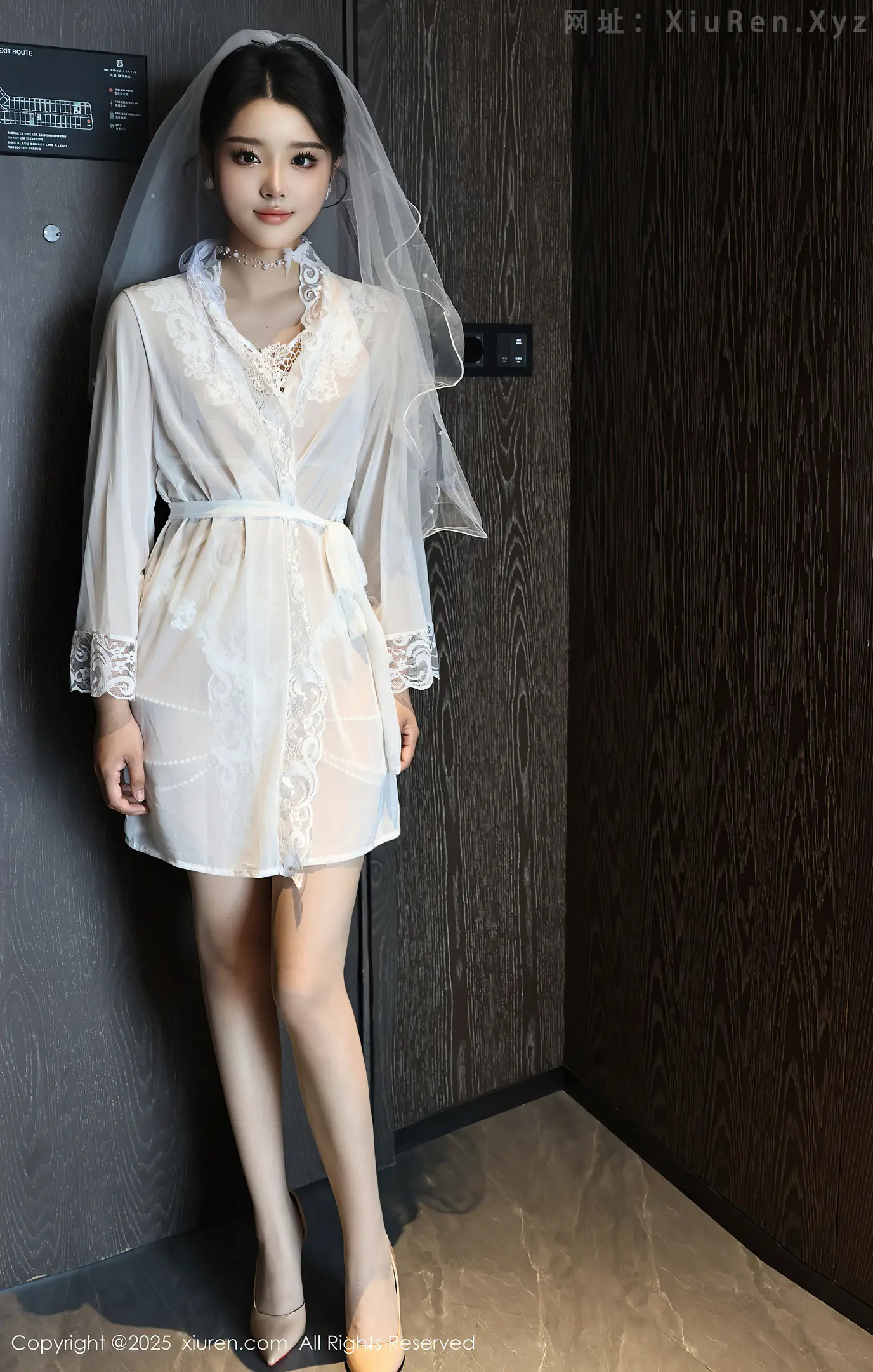 图片[6]-[XiuRen秀人网]VOL.10559 新人模特糯梨子性感白色情趣婚纱配白色丝袜秀曼妙身姿诱惑写真70P-秀人网官方网站